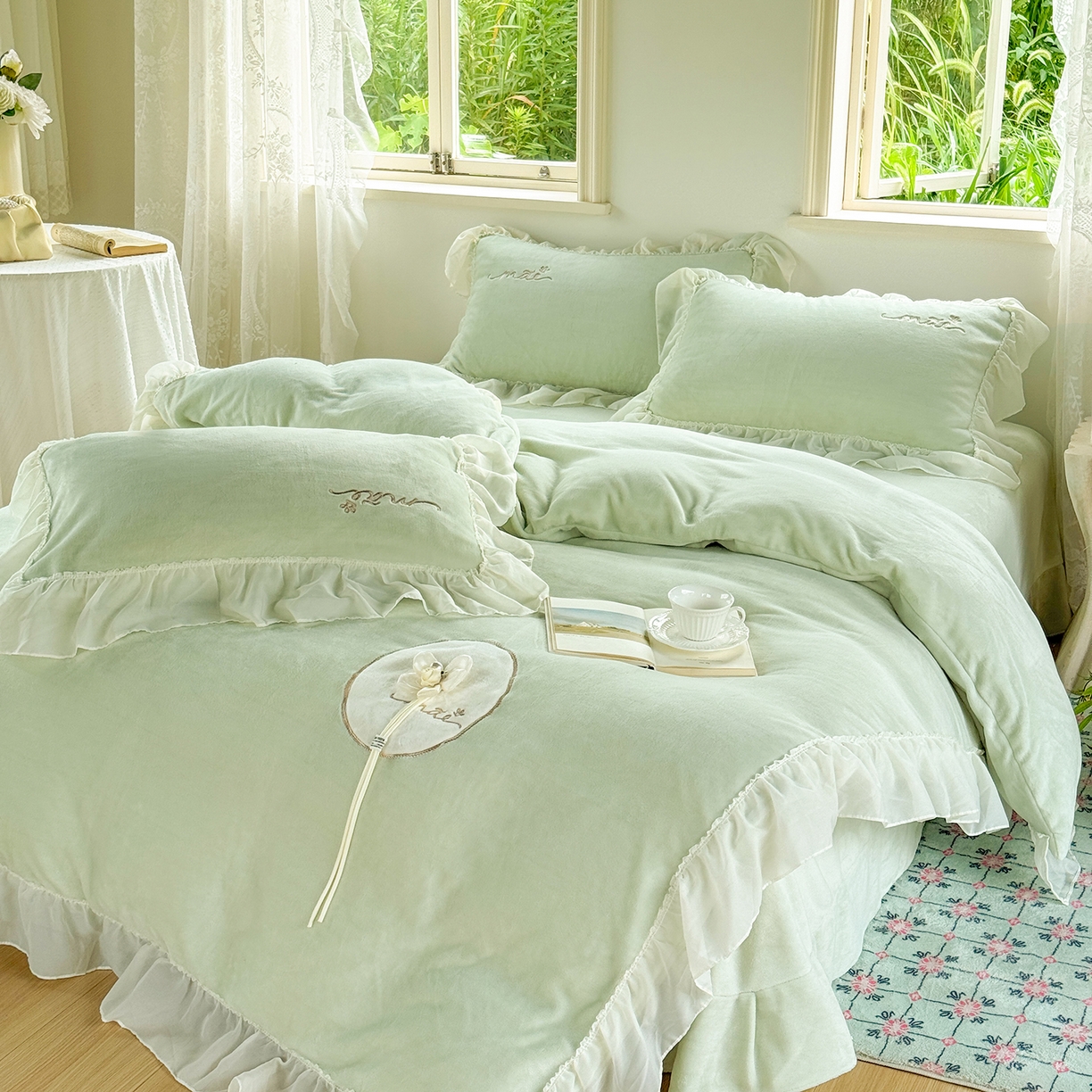 91家纺网 家纺一手货源 找家纺 慕克斯家纺 2025新款牛奶绒韩版贴布绣四件套 遇见系列 遇见-韵绿