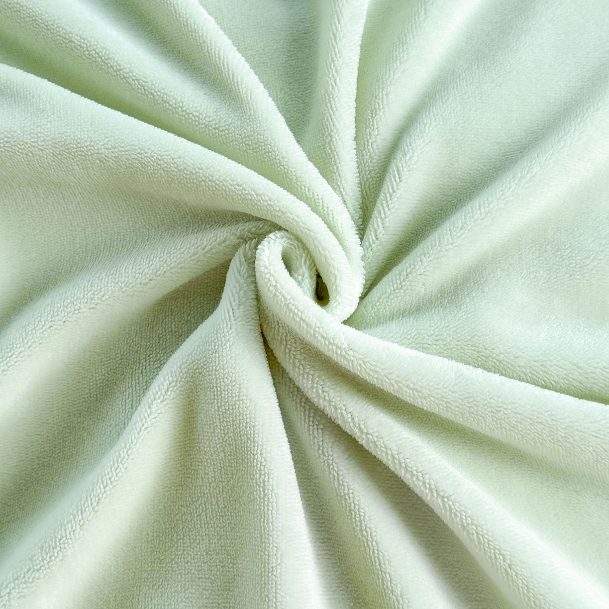 91家纺网 家纺一手货源 找家纺 慕克斯家纺 2025新款牛奶绒韩版贴布绣四件套 遇见系列 遇见-韵绿