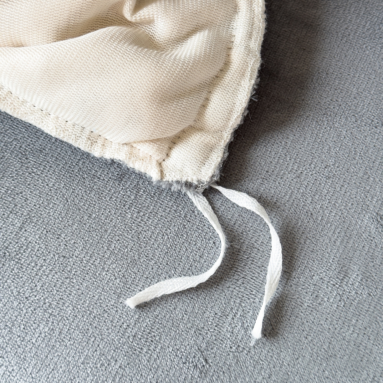 91家纺网 家纺一手货源 找家纺 慕克斯家纺 2025新款9斤韩版兔毛拼接牛奶绒法式雪纺花边四件套 法芙娜系列 法芙娜-绅士灰