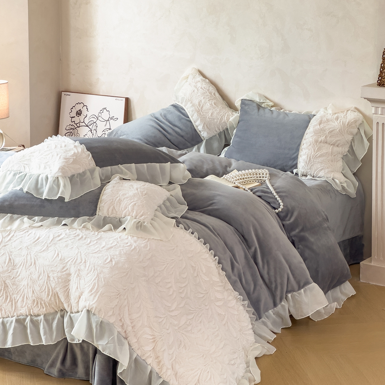 91家纺网 家纺一手货源 找家纺 慕克斯家纺 2025新款9斤韩版兔毛拼接牛奶绒法式雪纺花边四件套 法芙娜系列 法芙娜-绅士灰