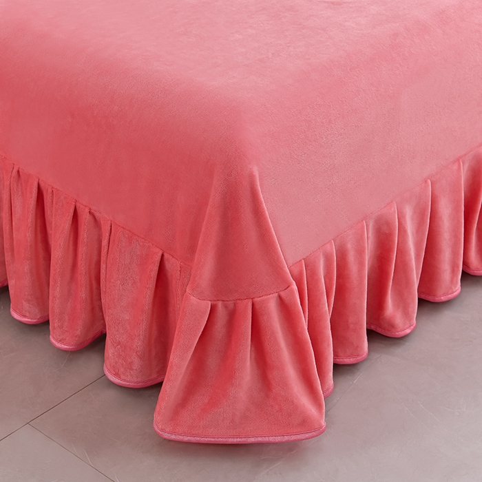 91家纺网 家纺一手货源 找家纺 梦宴 2025新款冬季牛奶绒加厚保暖床裙款法兰绒珊瑚绒四件套床上用品 红粉佳人