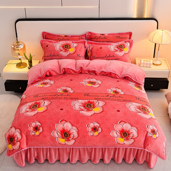 91家纺网 家纺一手货源 找家纺 梦宴 2025新款冬季牛奶绒加厚保暖床裙款法兰绒珊瑚绒四件套床上用品 红粉佳人