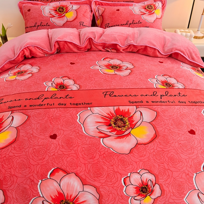 91家纺网 家纺一手货源 找家纺 梦宴 2025新款冬季牛奶绒加厚保暖床裙款法兰绒珊瑚绒四件套床上用品 红粉佳人