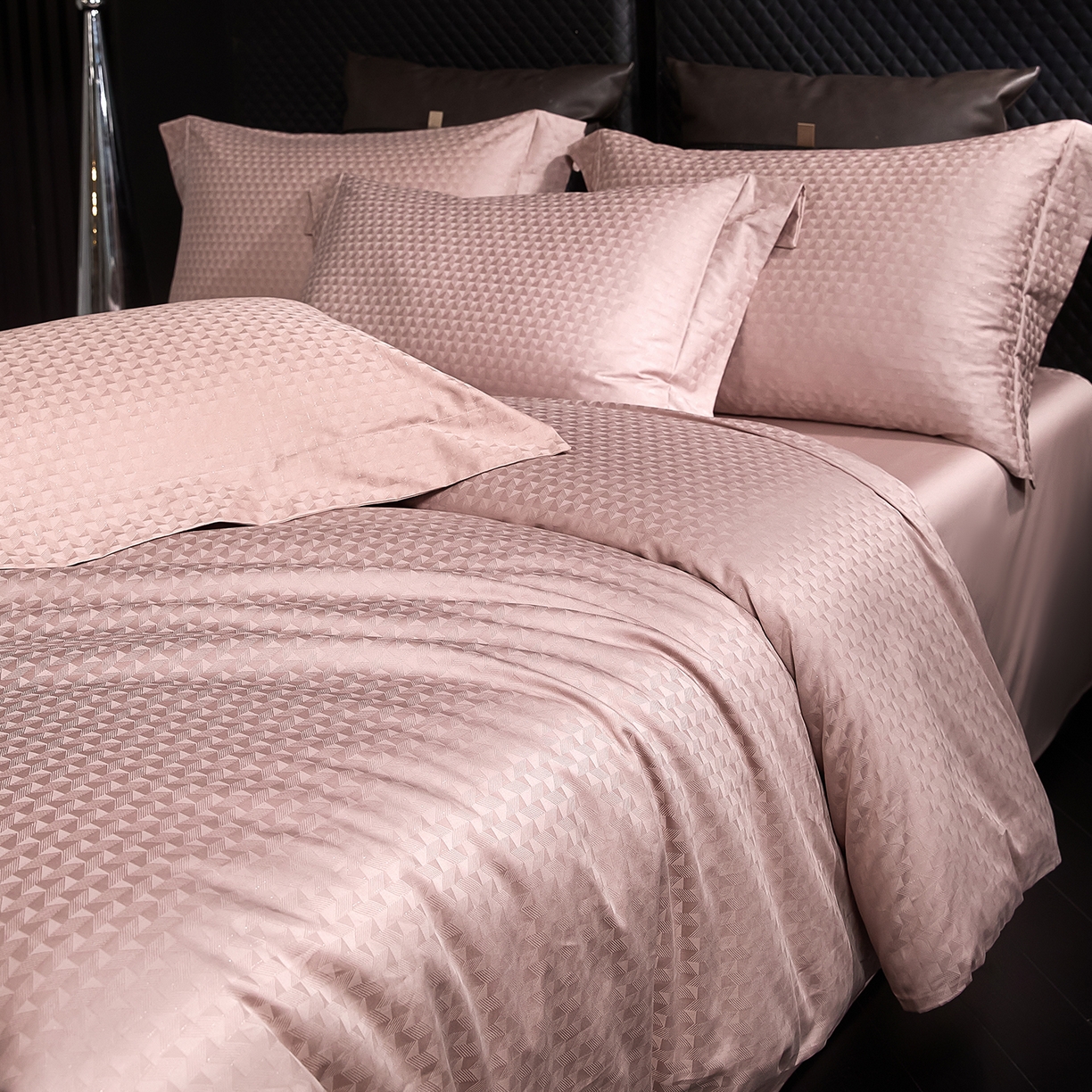 91家纺网 家纺一手货源 找家纺 安莱生活 新款100s全棉纯棉银丝简约四件套系列 镜莱105