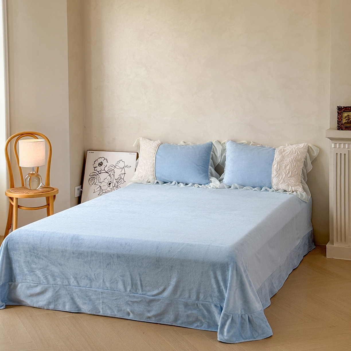 91家纺网 家纺一手货源 找家纺 慕克斯家纺 2025新款9斤韩版兔毛拼接牛奶绒法式雪纺花边四件套 法芙娜系列 法芙娜-天空蓝