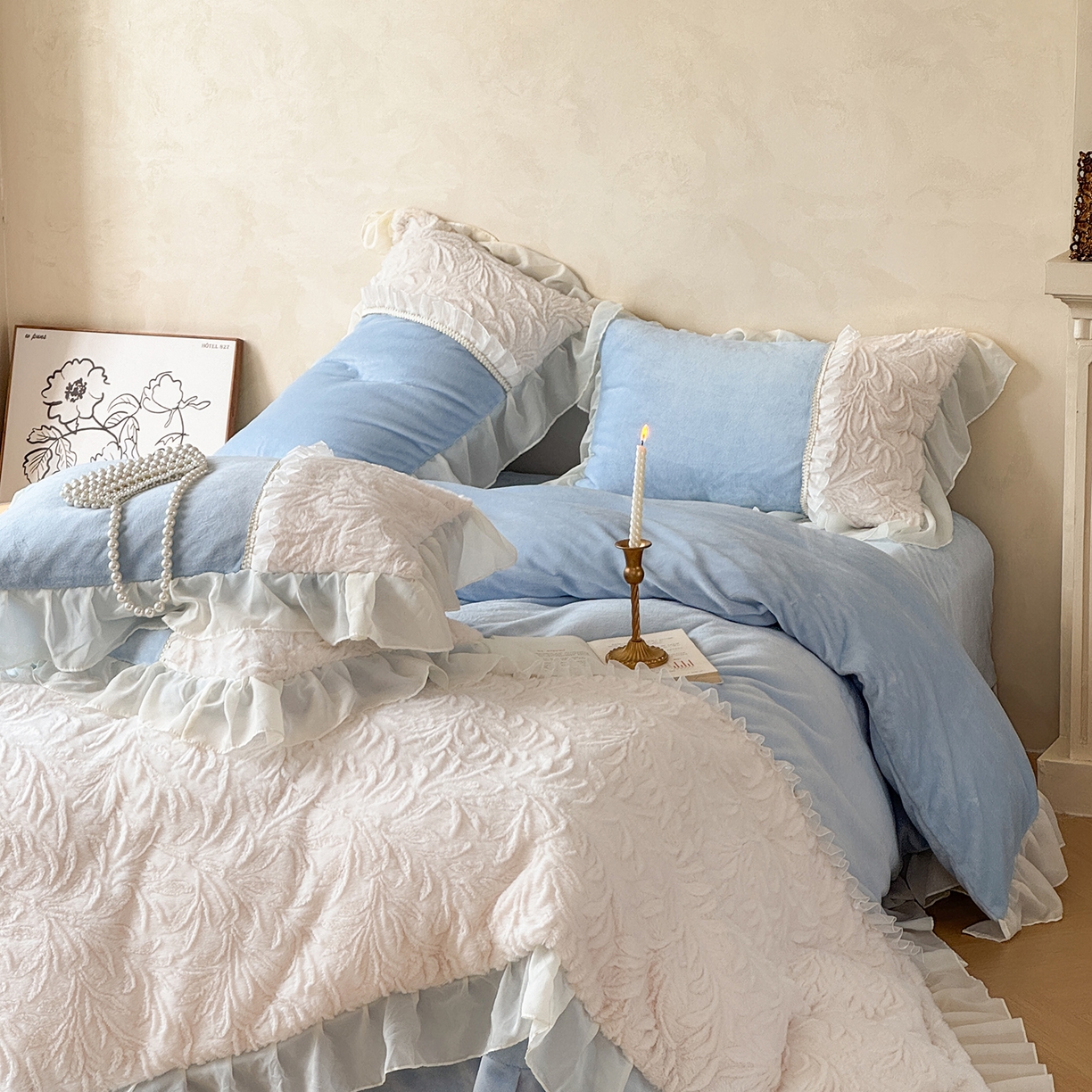 91家纺网 家纺一手货源 找家纺 慕克斯家纺 2025新款9斤韩版兔毛拼接牛奶绒法式雪纺花边四件套 法芙娜系列 法芙娜-天空蓝