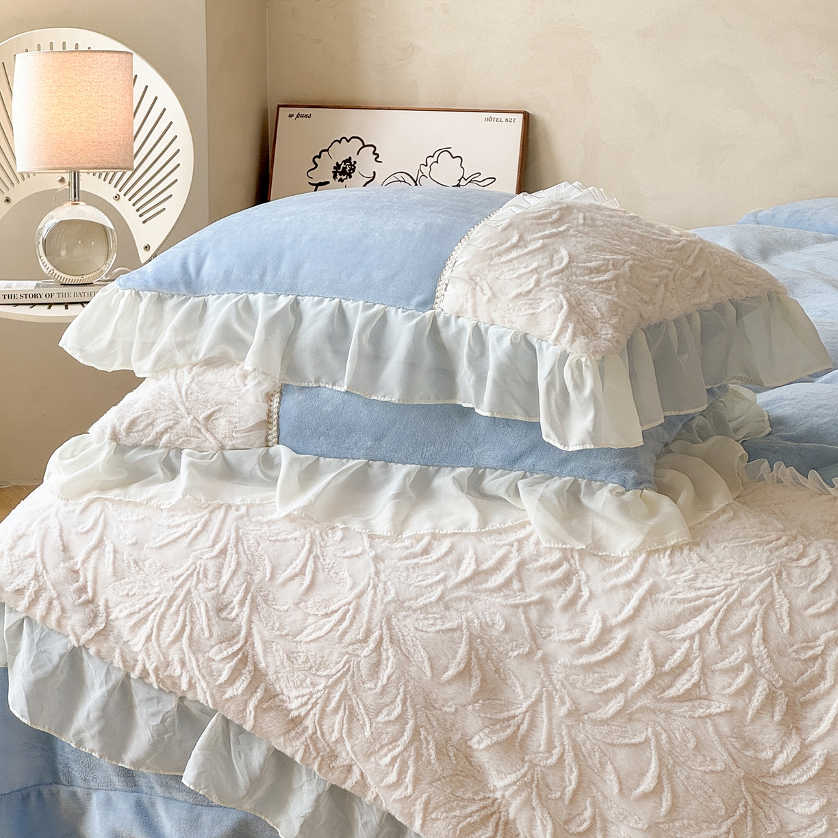 91家纺网 家纺一手货源 找家纺 慕克斯家纺 2025新款9斤韩版兔毛拼接牛奶绒法式雪纺花边四件套 法芙娜系列 法芙娜-天空蓝