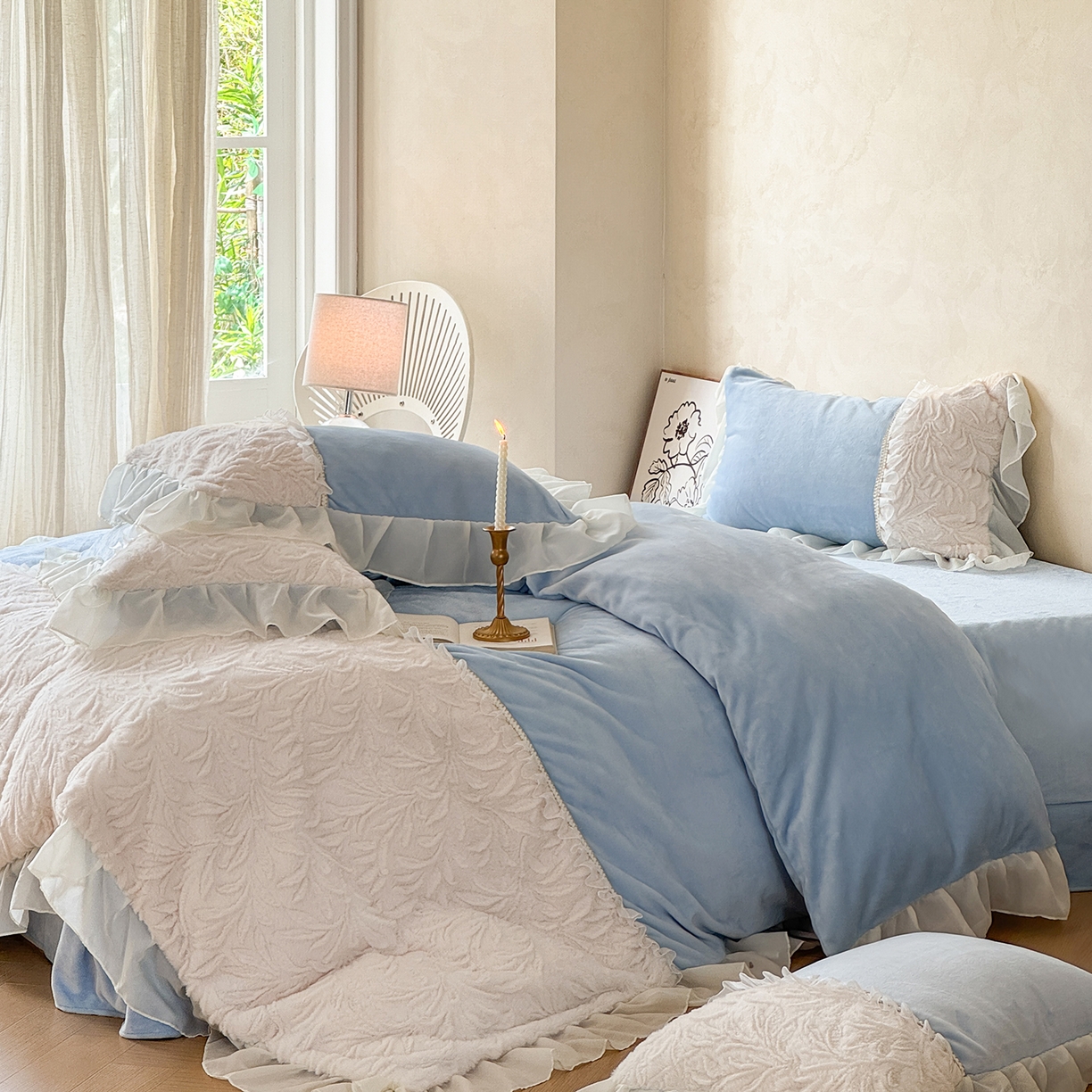 91家纺网 家纺一手货源 找家纺 慕克斯家纺 2025新款9斤韩版兔毛拼接牛奶绒法式雪纺花边四件套 法芙娜系列 法芙娜-天空蓝