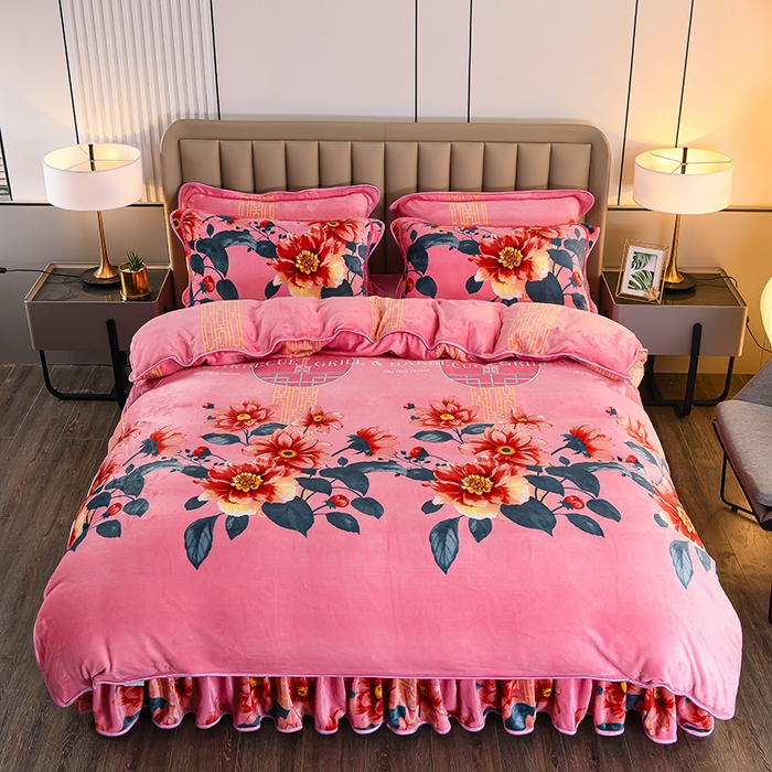 91家纺网 家纺一手货源 找家纺 梦宴 2025新款冬季牛奶绒加厚保暖床裙款法兰绒珊瑚绒四件套床上用品 花开盛宴