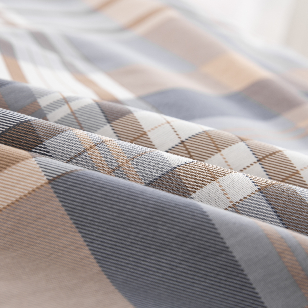 91家纺网 家纺一手货源 找家纺 鲁爱家纺供货 全棉斜纹印花四件套 巴黎之约