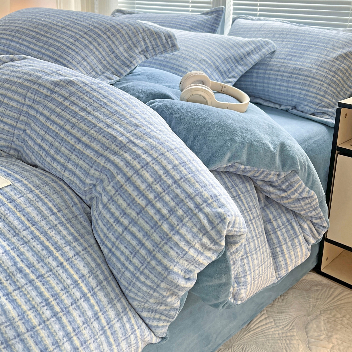 91家纺网 家纺一手货源 找家纺 简一 2025新款牛奶绒无印风ins风方格系列-单被套 小香风荆棘-浅蓝 