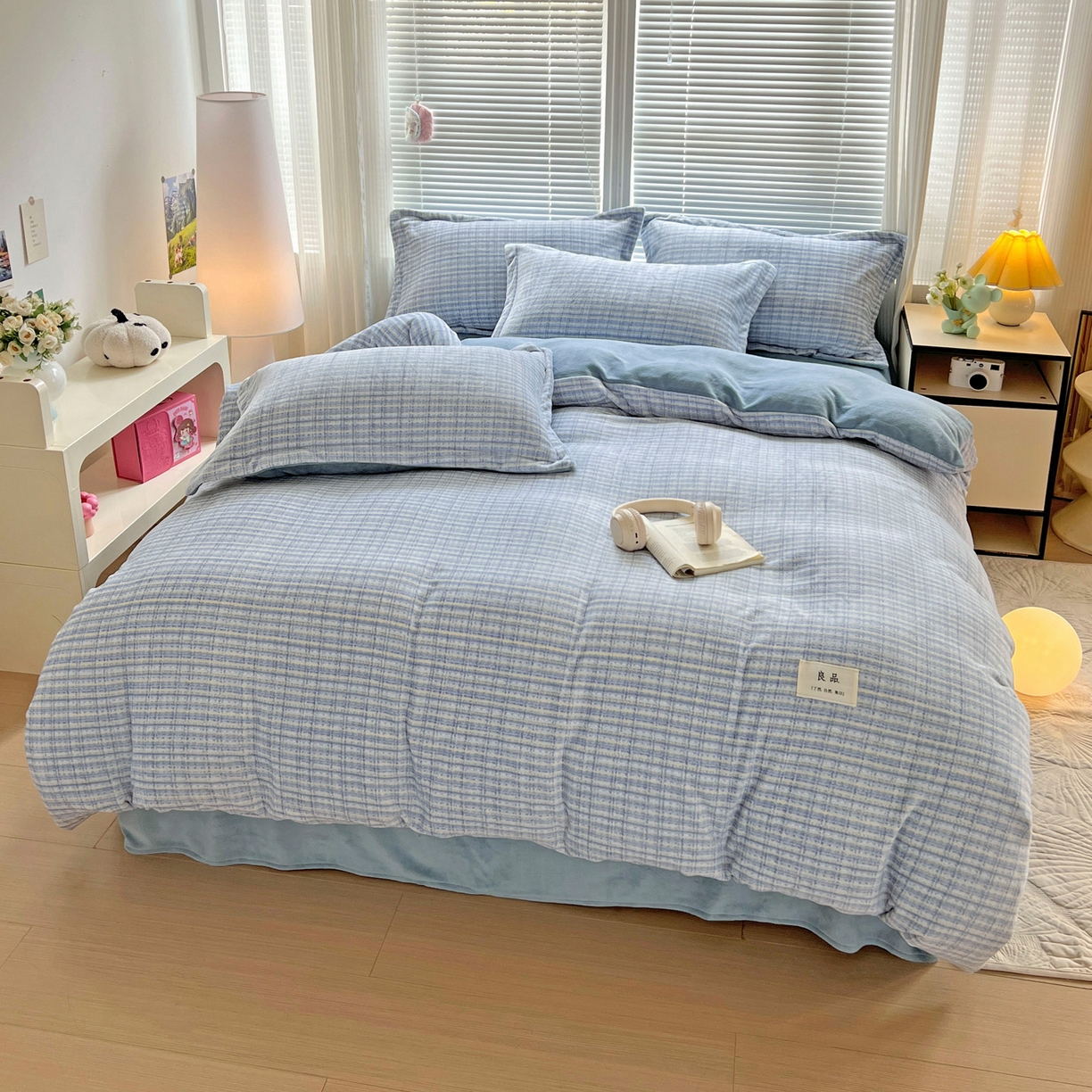 91家纺网 家纺一手货源 找家纺 简一 2025新款牛奶绒无印风ins风方格系列-单被套 小香风荆棘-浅蓝 