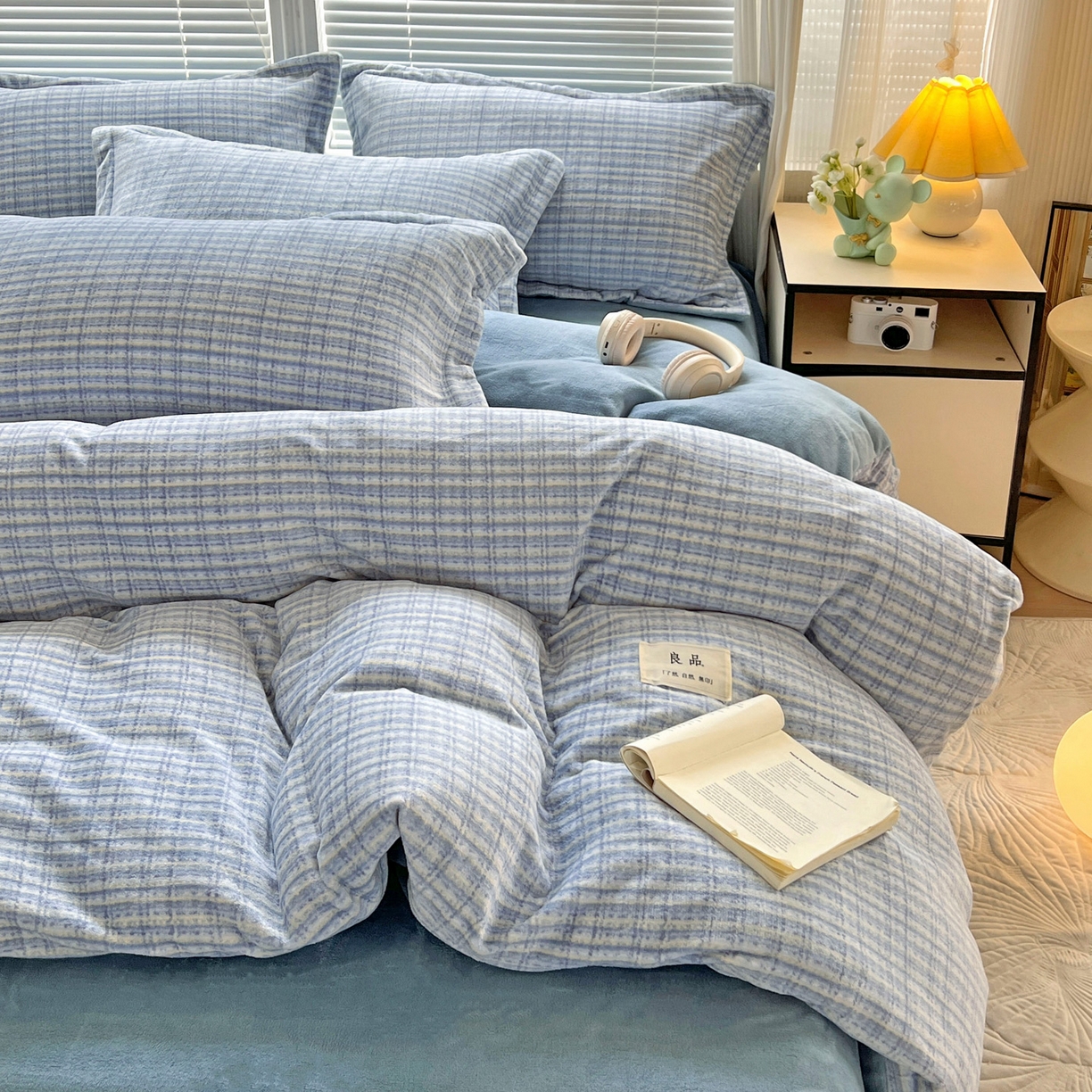 91家纺网 家纺一手货源 找家纺 简一 2025新款牛奶绒无印风ins风方格系列-单被套 小香风荆棘-浅蓝 