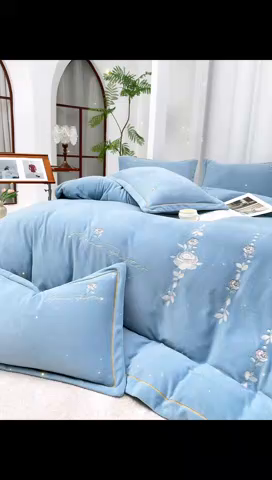 91家纺网 家纺一手货源 找家纺 （总）慕克斯家纺 2025新款高克重全工艺牛奶绒宽边刺绣四件套卡希尔系列