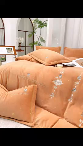 91家纺网 家纺一手货源 找家纺 慕克斯家纺 2025新款高克重全工艺牛奶绒宽边刺绣四件套卡希尔系列 卡希尔-桔黄