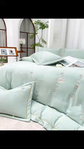 91家纺网 家纺一手货源 找家纺 慕克斯家纺 2025新款高克重全工艺牛奶绒宽边刺绣四件套卡希尔系列 卡希尔-浅绿