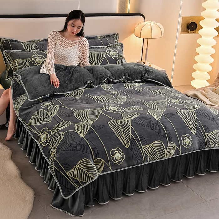 91家纺网 家纺一手货源 找家纺 梦宴 2025新款冬季牛奶绒加厚保暖床裙款法兰绒珊瑚绒四件套床上用品 金枝玉叶