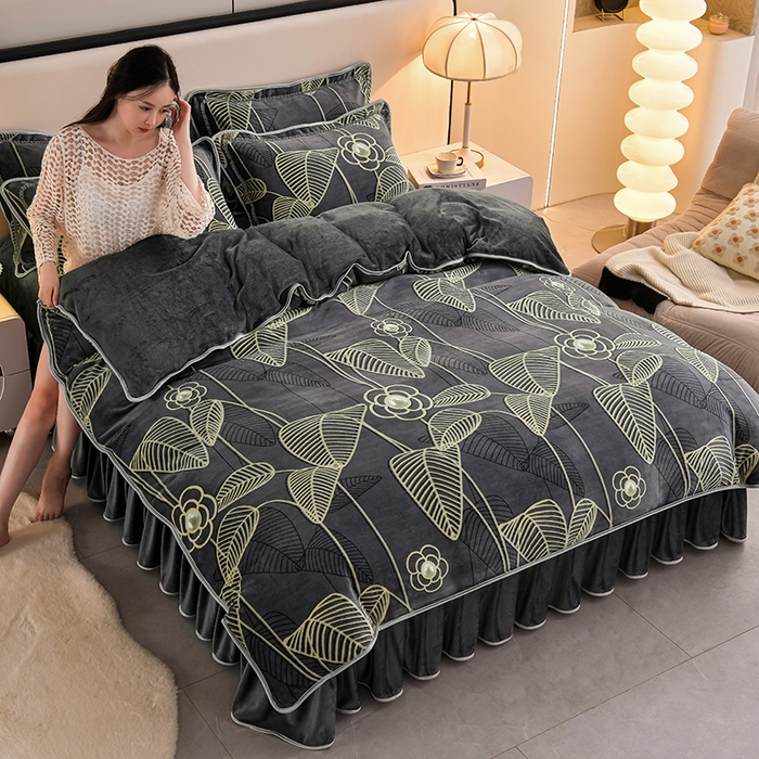 91家纺网 家纺一手货源 找家纺 梦宴 2025新款冬季牛奶绒加厚保暖床裙款法兰绒珊瑚绒四件套床上用品 金枝玉叶