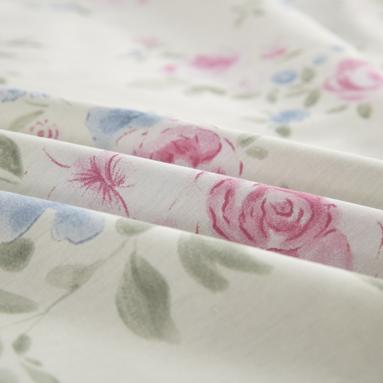 91家纺网 家纺一手货源 找家纺 鲁爱家纺供货 全棉斜纹印花四件套 假日奇遇