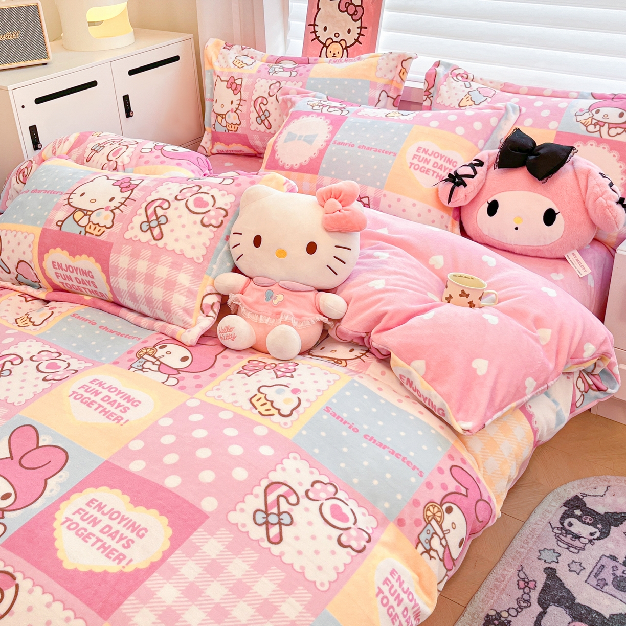 91家纺网 家纺一手货源 找家纺 暮思家居 2025新款三丽鸥正版授权高克重200克加厚保暖卡通牛奶绒四件套 牛奶绒-KT美乐蒂