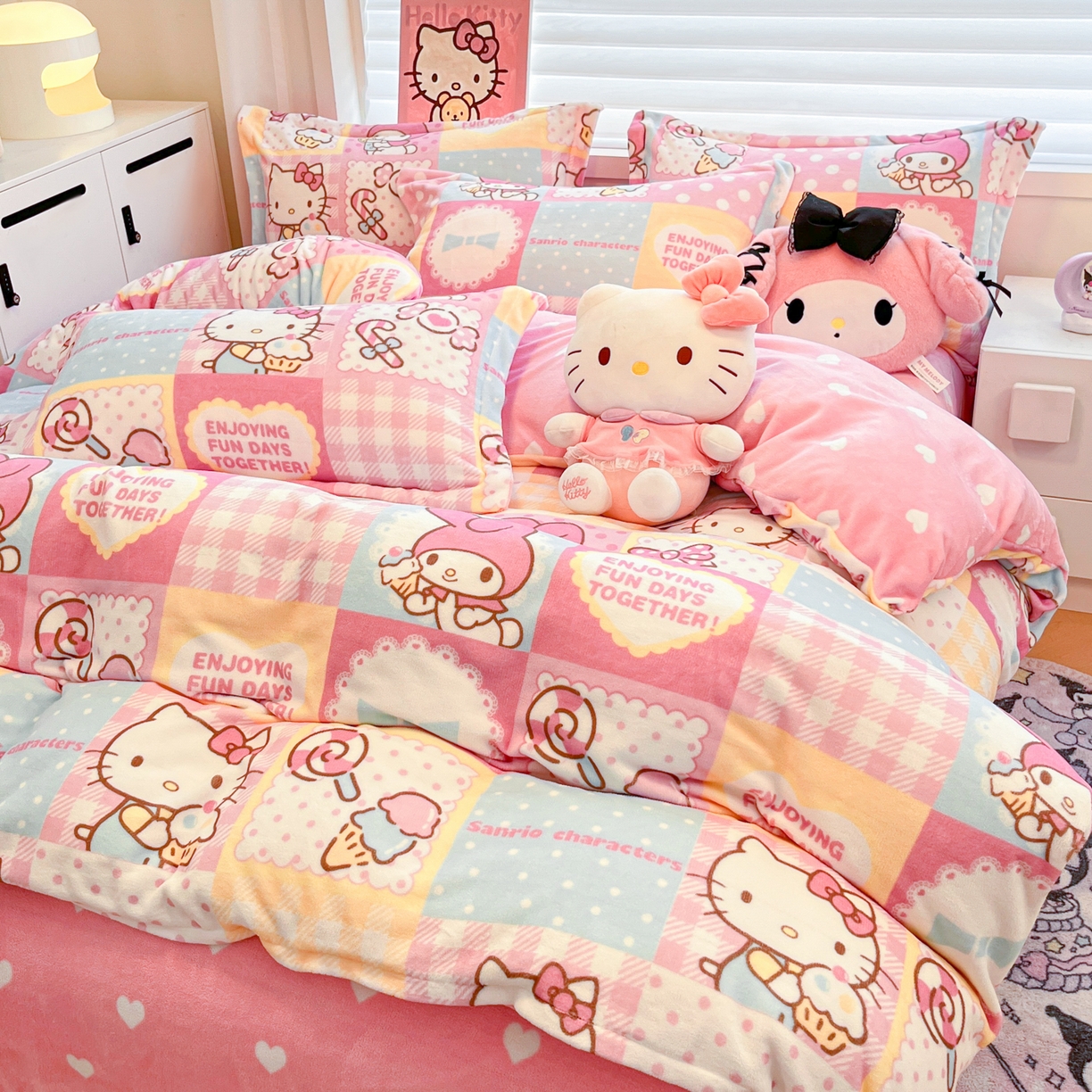 91家纺网 家纺一手货源 找家纺 暮思家居 2025新款三丽鸥正版授权高克重200克加厚保暖卡通牛奶绒四件套 牛奶绒-KT美乐蒂