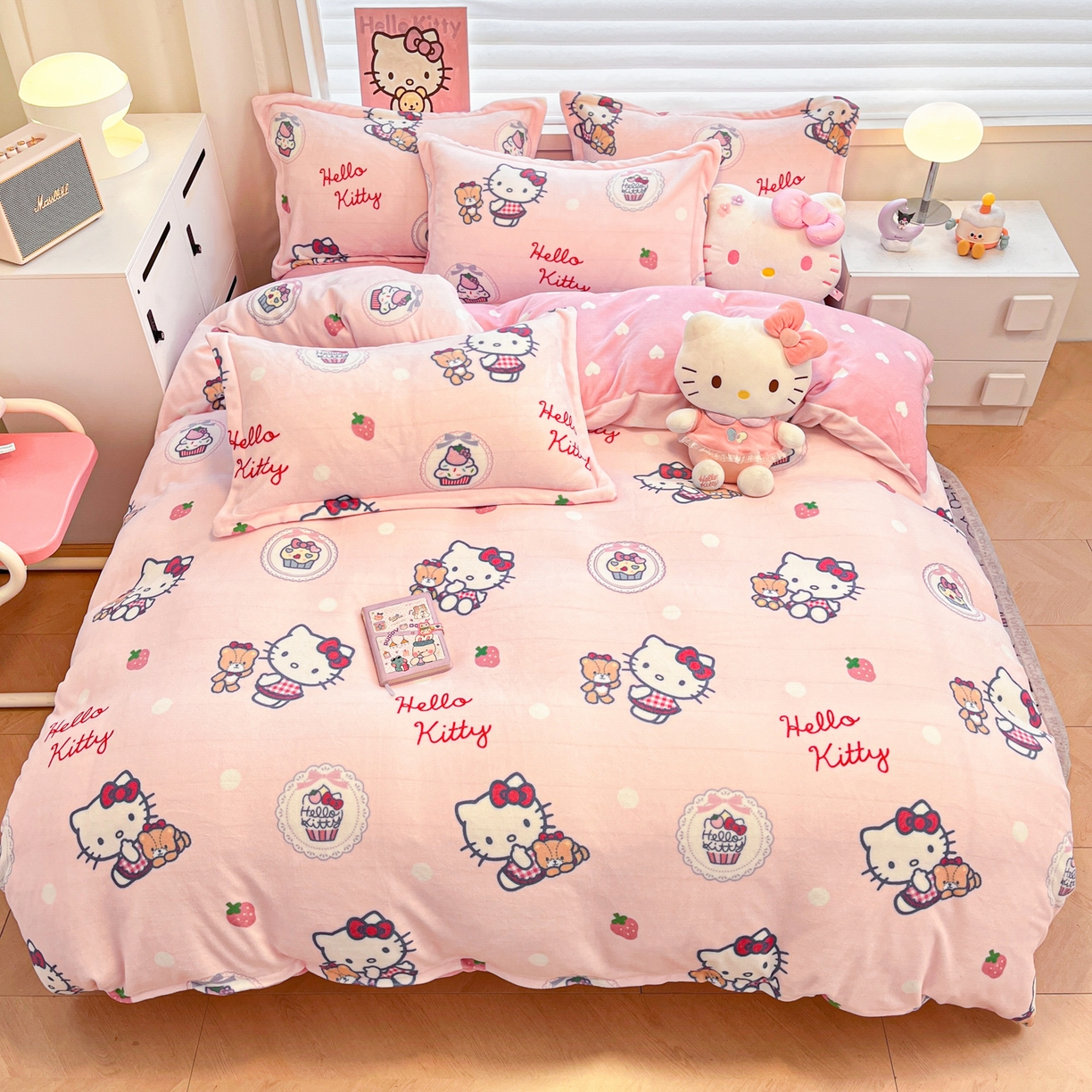 91家纺网 家纺一手货源 找家纺 暮思家居 2025新款三丽鸥正版授权高克重200克加厚保暖卡通牛奶绒四件套 牛奶绒-KT和熊