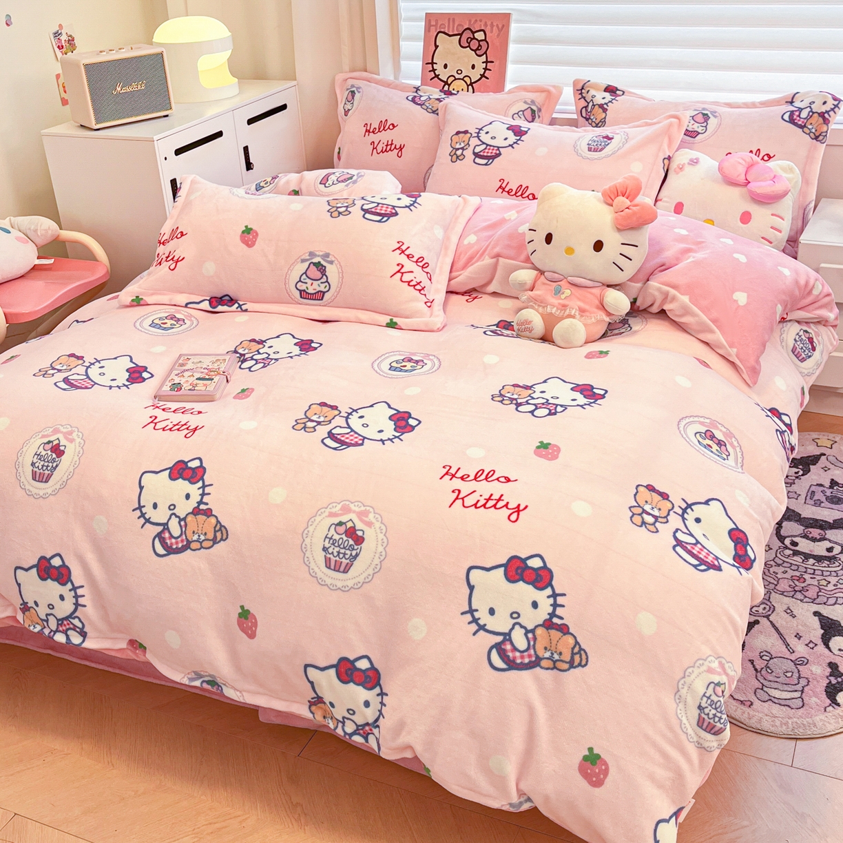 91家纺网 家纺一手货源 找家纺 暮思家居 2025新款三丽鸥正版授权高克重200克加厚保暖卡通牛奶绒四件套 牛奶绒-KT和熊