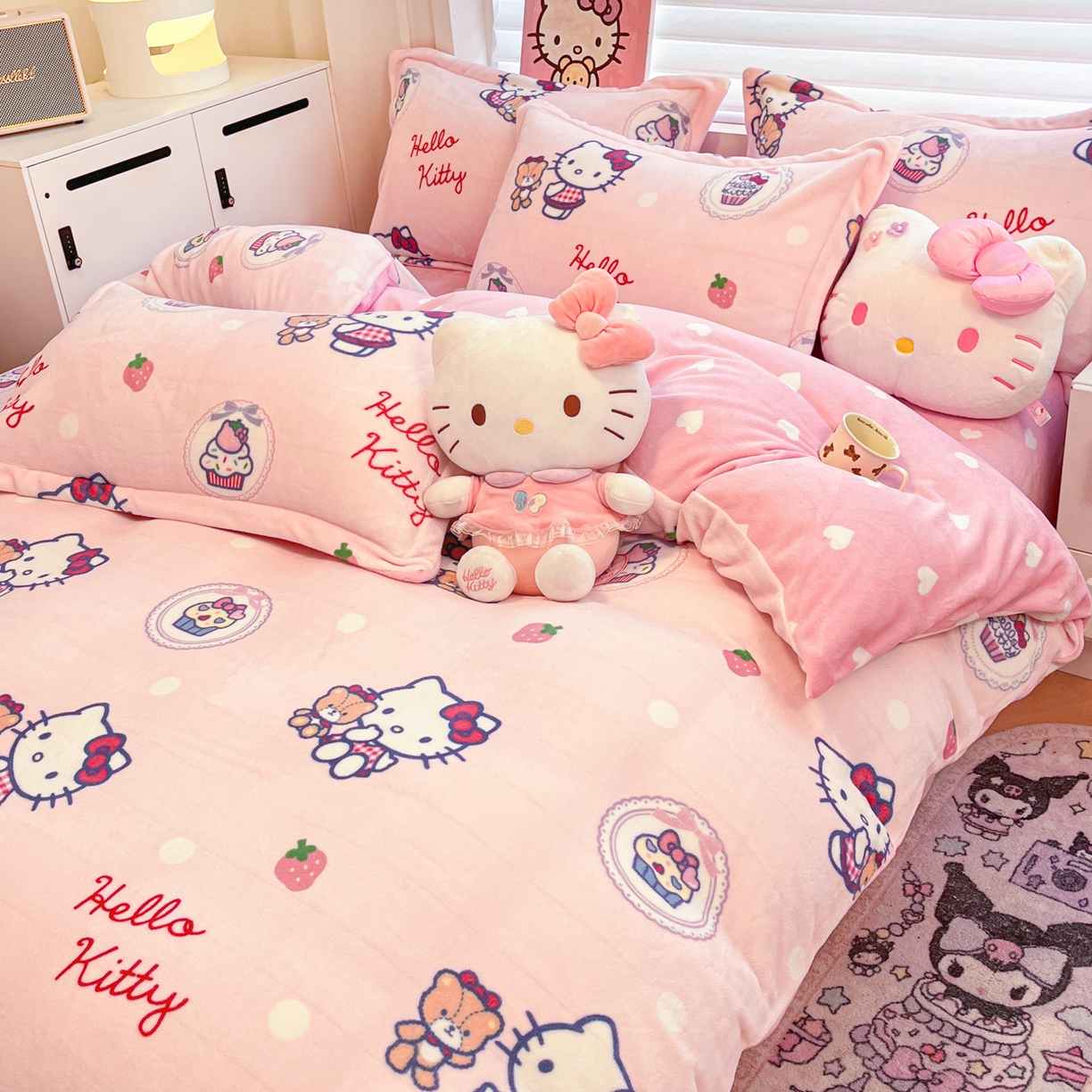 91家纺网 家纺一手货源 找家纺 暮思家居 2025新款三丽鸥正版授权高克重200克加厚保暖卡通牛奶绒四件套 牛奶绒-KT和熊