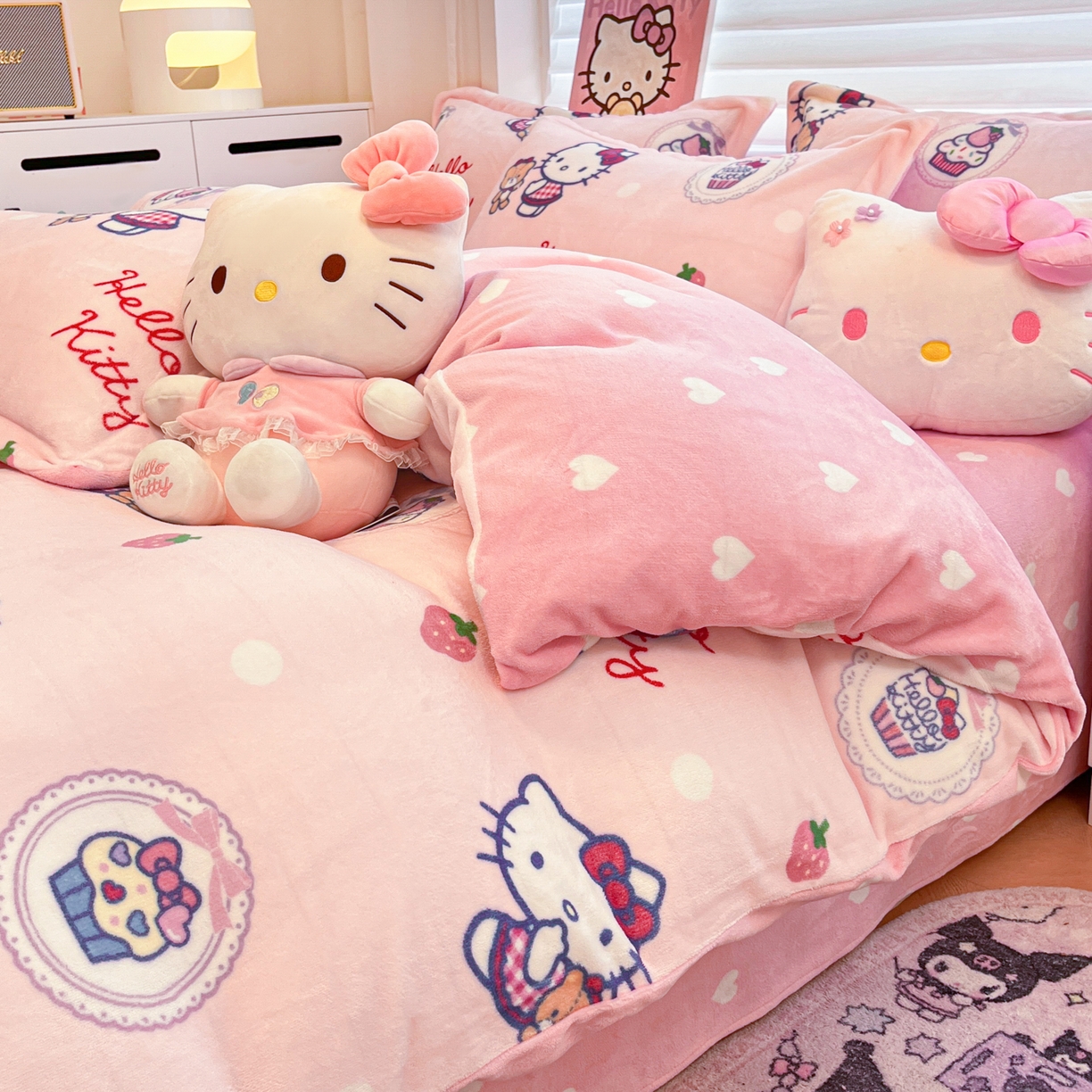 91家纺网 家纺一手货源 找家纺 暮思家居 2025新款三丽鸥正版授权高克重200克加厚保暖卡通牛奶绒四件套 牛奶绒-KT和熊