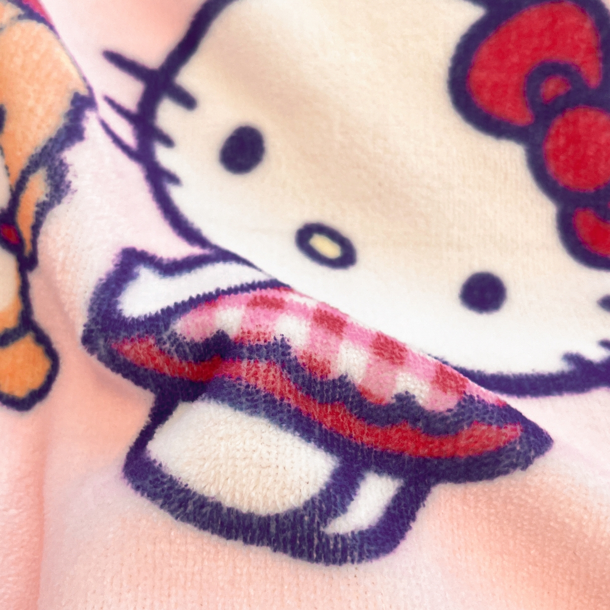 91家纺网 家纺一手货源 找家纺 暮思家居 2025新款三丽鸥正版授权高克重200克加厚保暖卡通牛奶绒四件套 牛奶绒-KT和熊