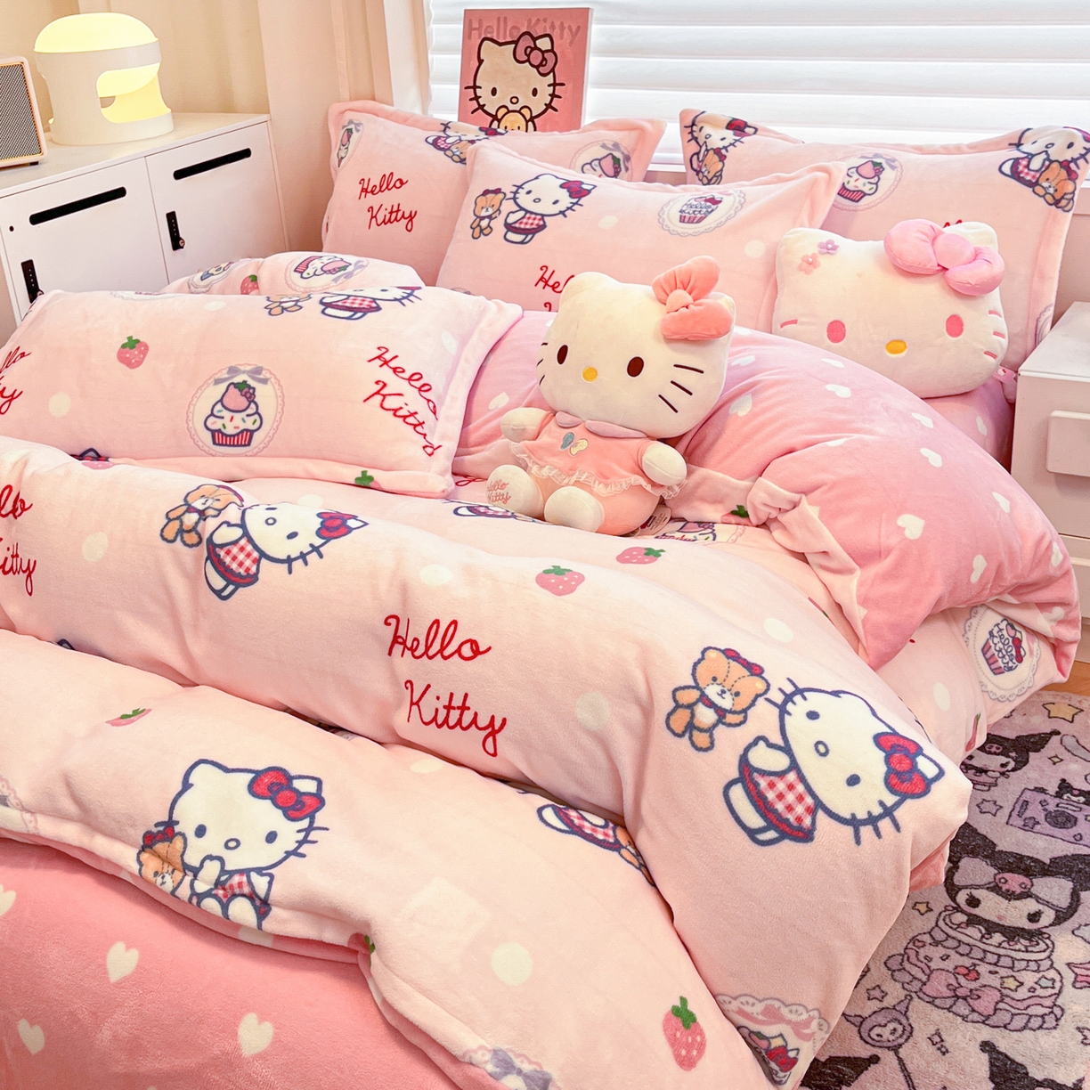 91家纺网 家纺一手货源 找家纺 暮思家居 2025新款三丽鸥正版授权高克重200克加厚保暖卡通牛奶绒四件套 牛奶绒-KT和熊