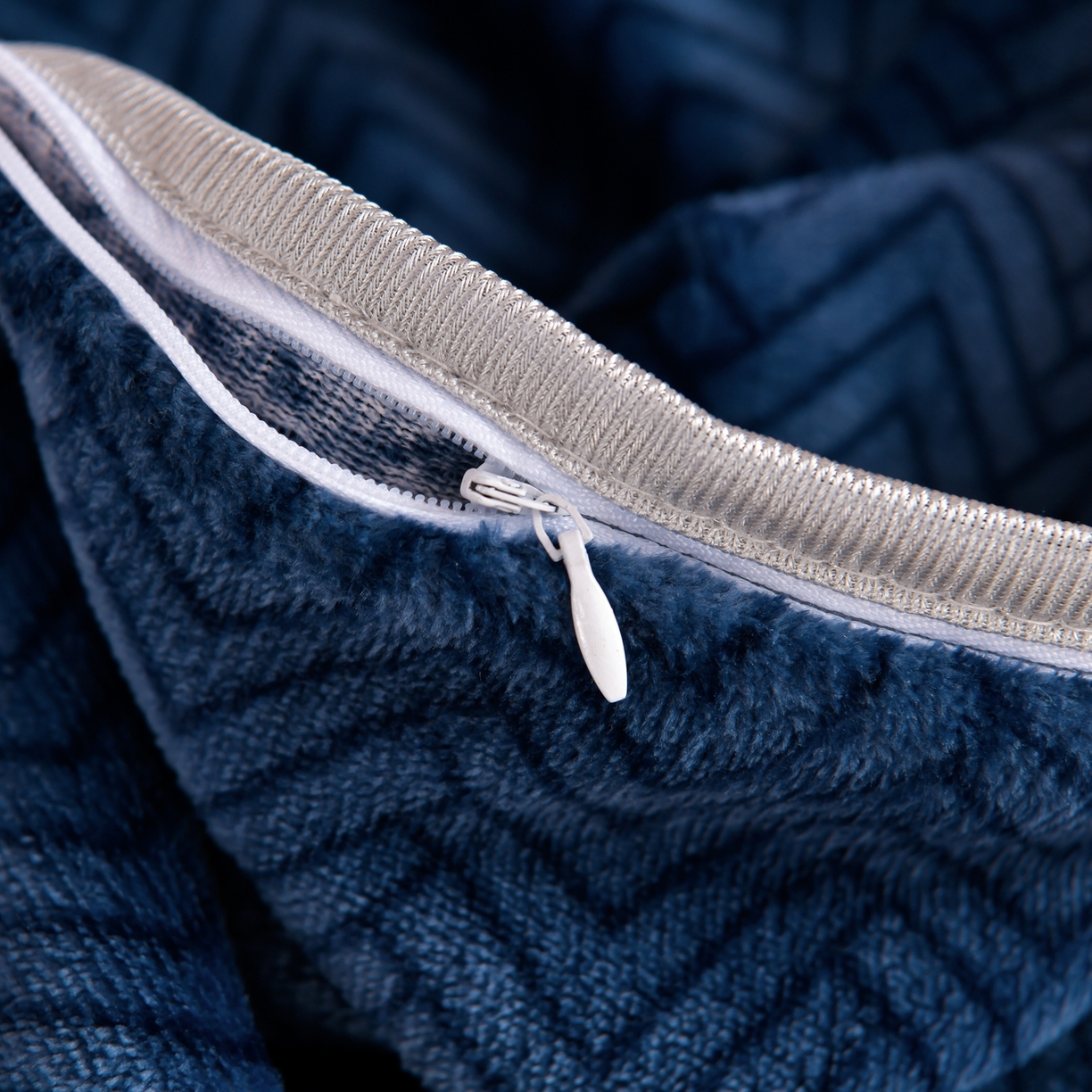 91家纺网 家纺一手货源 找家纺 梦宴 2025新款冬季牛奶绒加厚保暖床裙款法兰绒珊瑚绒四件套床上用品 乐享生活