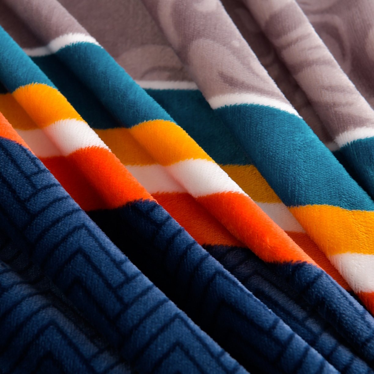 91家纺网 家纺一手货源 找家纺 梦宴 2025新款冬季牛奶绒加厚保暖床裙款法兰绒珊瑚绒四件套床上用品 乐享生活