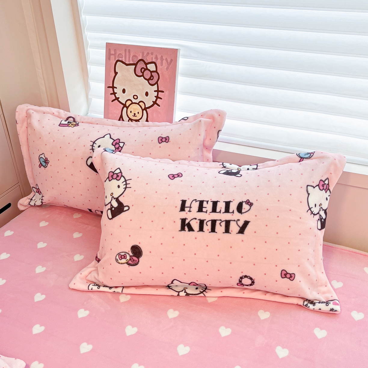 91家纺网 家纺一手货源 找家纺 暮思家居 2025新款三丽鸥正版授权高克重200克加厚保暖卡通牛奶绒四件套 牛奶绒-波点凯蒂