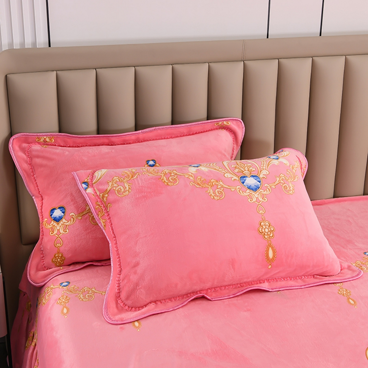 91家纺网 家纺一手货源 找家纺 梦宴 2025新款冬季牛奶绒加厚保暖床裙款法兰绒珊瑚绒四件套床上用品 梦恋