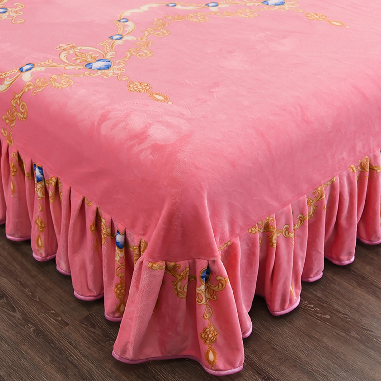 91家纺网 家纺一手货源 找家纺 梦宴 2025新款冬季牛奶绒加厚保暖床裙款法兰绒珊瑚绒四件套床上用品 梦恋