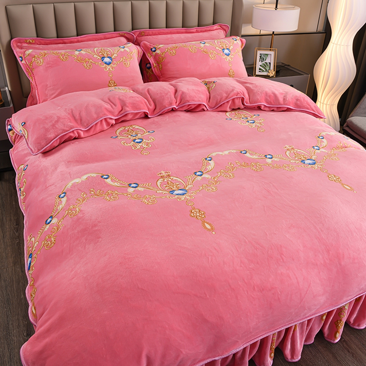 91家纺网 家纺一手货源 找家纺 梦宴 2025新款冬季牛奶绒加厚保暖床裙款法兰绒珊瑚绒四件套床上用品 梦恋