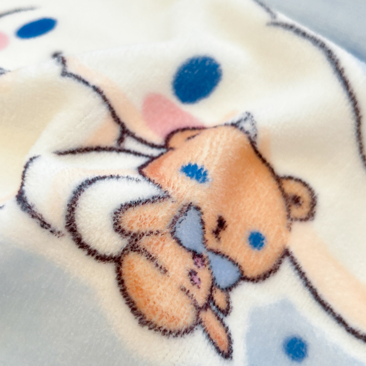 91家纺网 家纺一手货源 找家纺 暮思家居 2025新款三丽鸥正版授权高克重200克加厚保暖卡通牛奶绒四件套 牛奶绒-点点玉桂狗