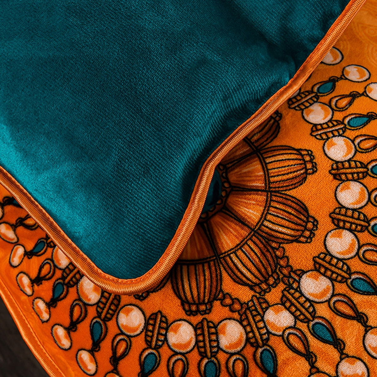 91家纺网 家纺一手货源 找家纺 梦宴 2025新款冬季牛奶绒加厚保暖床裙款法兰绒珊瑚绒四件套床上用品 魅力人生