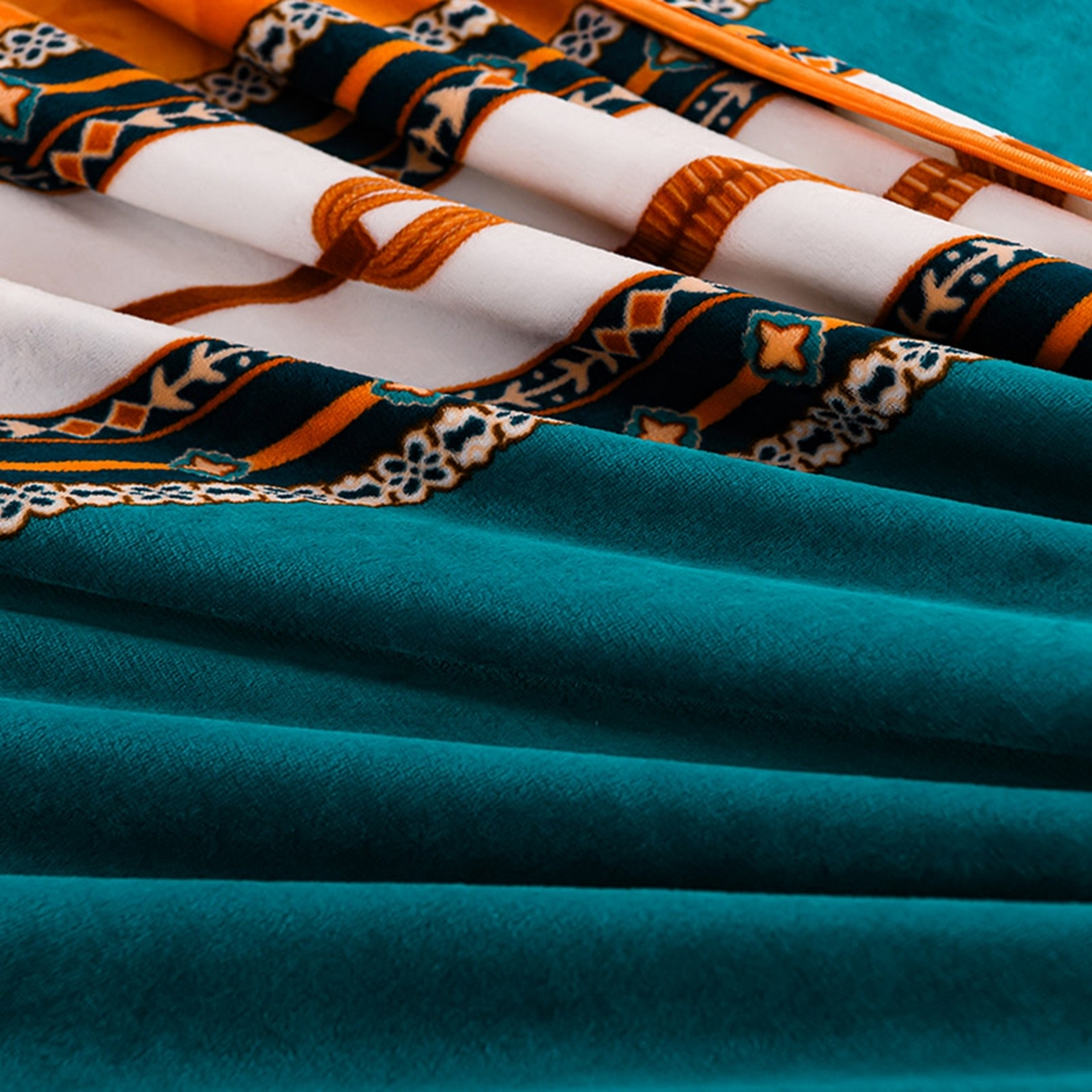 91家纺网 家纺一手货源 找家纺 梦宴 2025新款冬季牛奶绒加厚保暖床裙款法兰绒珊瑚绒四件套床上用品 魅力人生