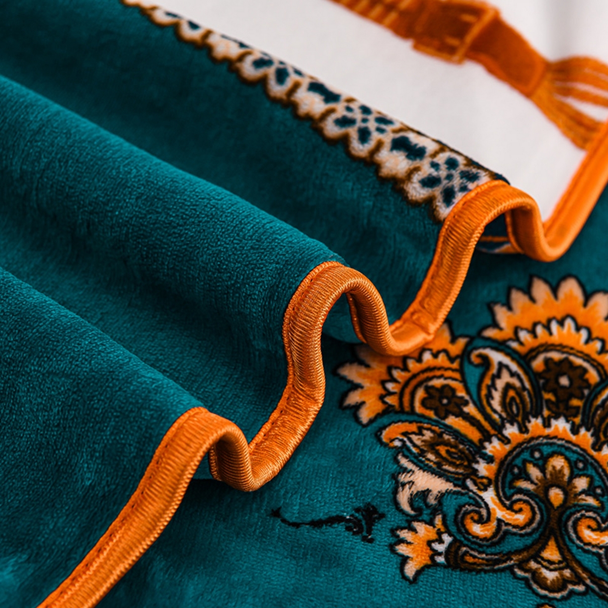 91家纺网 家纺一手货源 找家纺 梦宴 2025新款冬季牛奶绒加厚保暖床裙款法兰绒珊瑚绒四件套床上用品 魅力人生