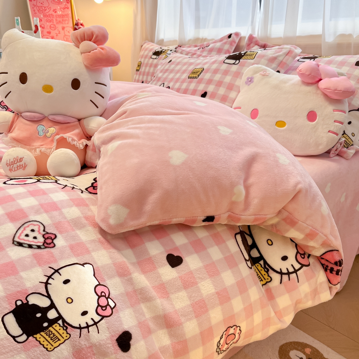 91家纺网 家纺一手货源 找家纺 暮思家居 2025新款三丽鸥正版授权高克重200克加厚保暖卡通牛奶绒四件套 牛奶绒-粉格kt