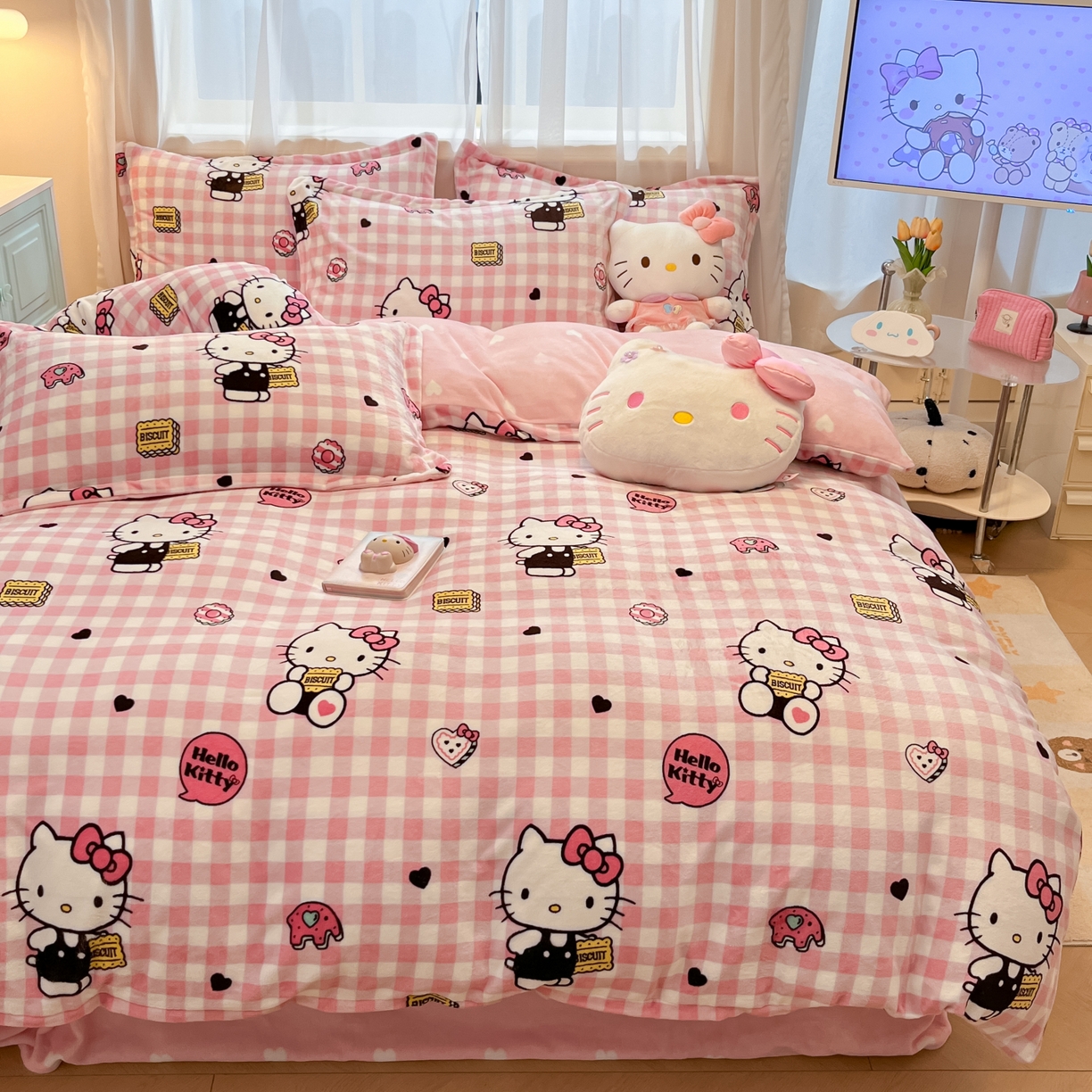 91家纺网 家纺一手货源 找家纺 暮思家居 2025新款三丽鸥正版授权高克重200克加厚保暖卡通牛奶绒四件套 牛奶绒-粉格kt