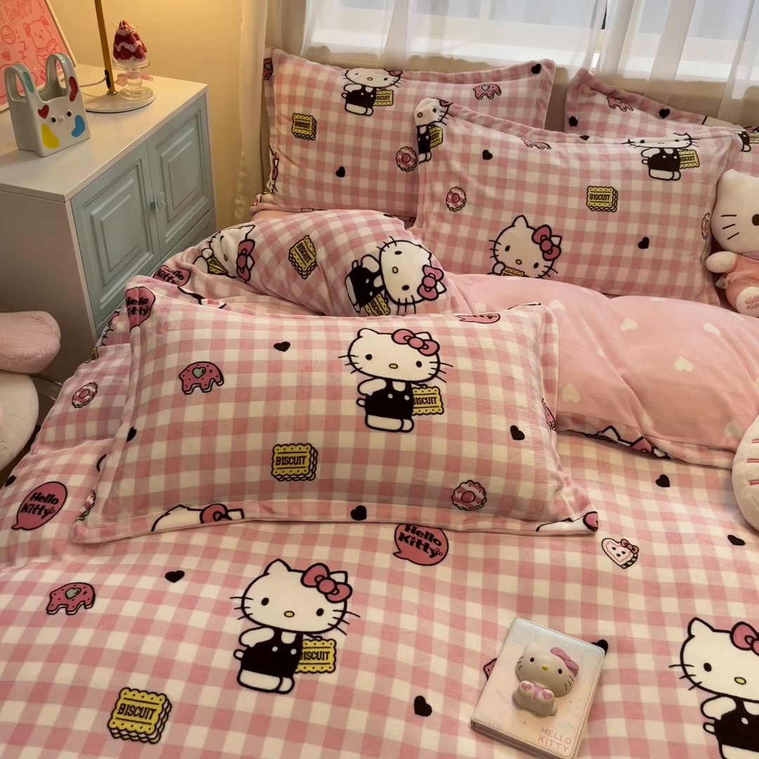 91家纺网 家纺一手货源 找家纺 暮思家居 2025新款三丽鸥正版授权高克重200克加厚保暖卡通牛奶绒四件套 牛奶绒-粉格kt