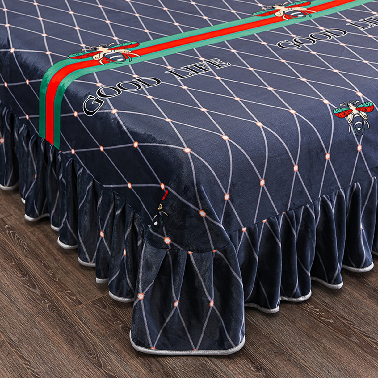 91家纺网 家纺一手货源 找家纺 梦宴 2025新款冬季牛奶绒加厚保暖床裙款法兰绒珊瑚绒四件套床上用品 蜜巢