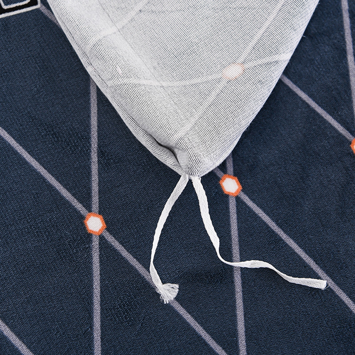 91家纺网 家纺一手货源 找家纺 梦宴 2025新款冬季牛奶绒加厚保暖床裙款法兰绒珊瑚绒四件套床上用品 蜜巢