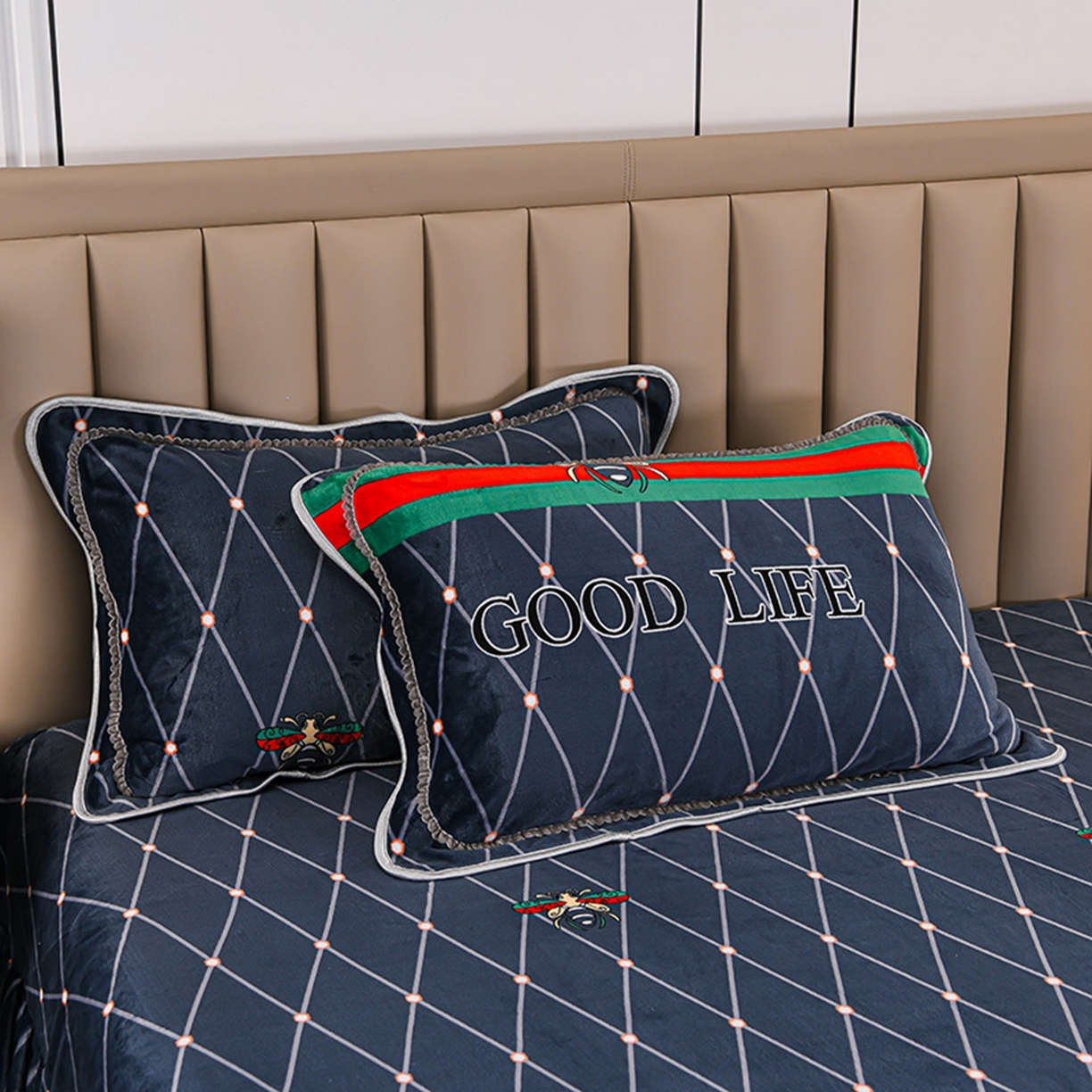 91家纺网 家纺一手货源 找家纺 梦宴 2025新款冬季牛奶绒加厚保暖床裙款法兰绒珊瑚绒四件套床上用品 蜜巢