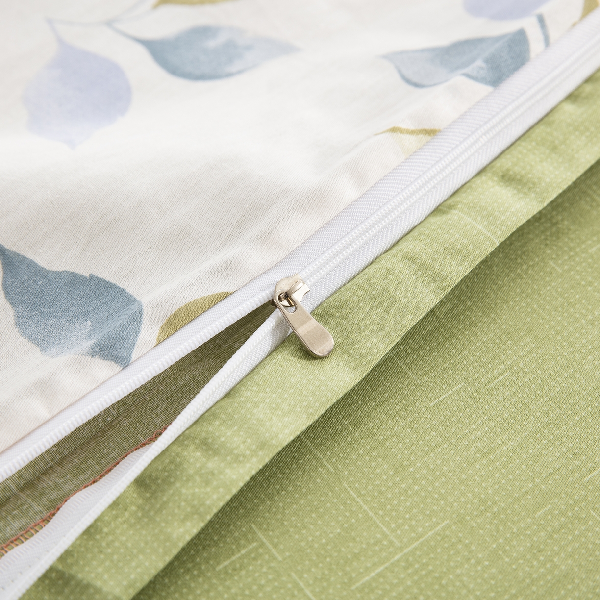 91家纺网 家纺一手货源 找家纺 鲁爱家纺供货 全棉斜纹印花四件套 小兔子