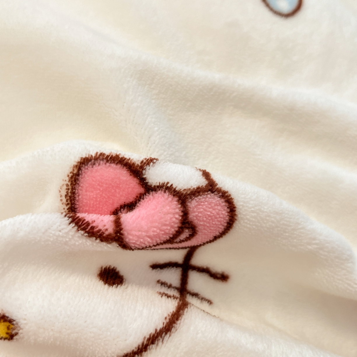 91家纺网 家纺一手货源 找家纺 暮思家居 2025新款三丽鸥正版授权高克重200克加厚保暖卡通牛奶绒四件套 牛奶绒-蝴蝶结kt