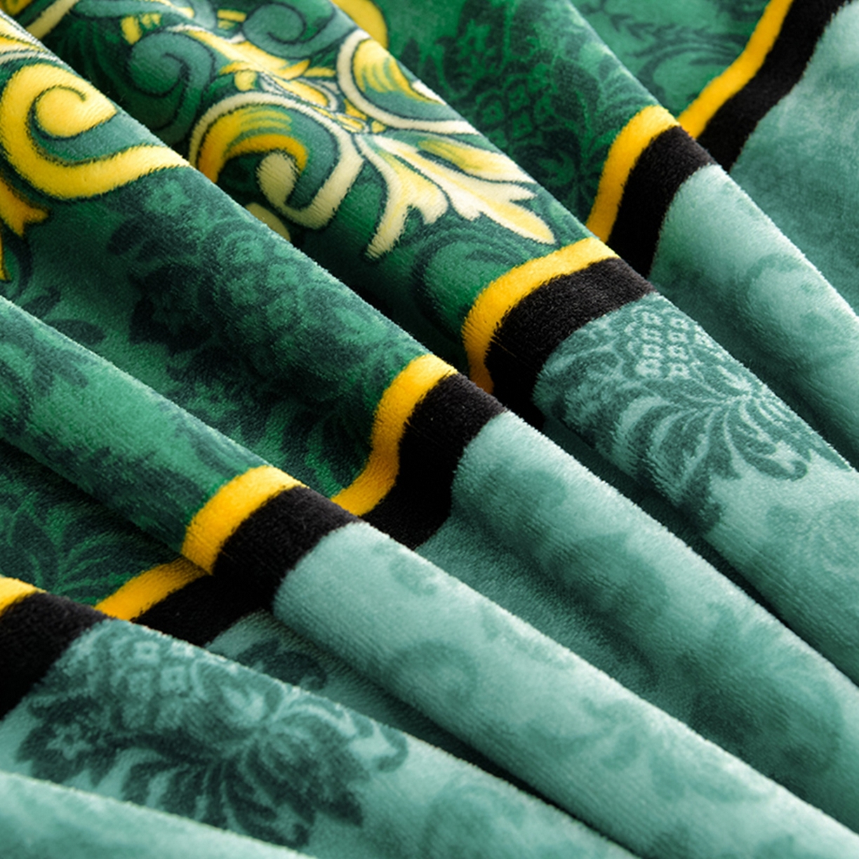 91家纺网 家纺一手货源 找家纺 梦宴 2025新款冬季牛奶绒加厚保暖床裙款法兰绒珊瑚绒四件套床上用品 欧式情怀